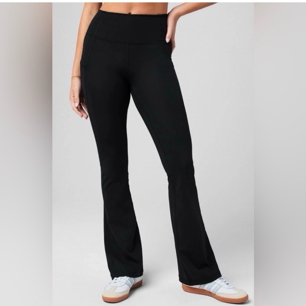 NWT Fabletics Pureluxe High Waist Kick Flare Leggings Pants Pockets Black Small